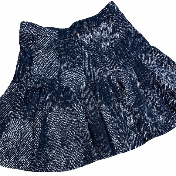 Banana Republic black flare skirt size 4 - Picture 2 of 7